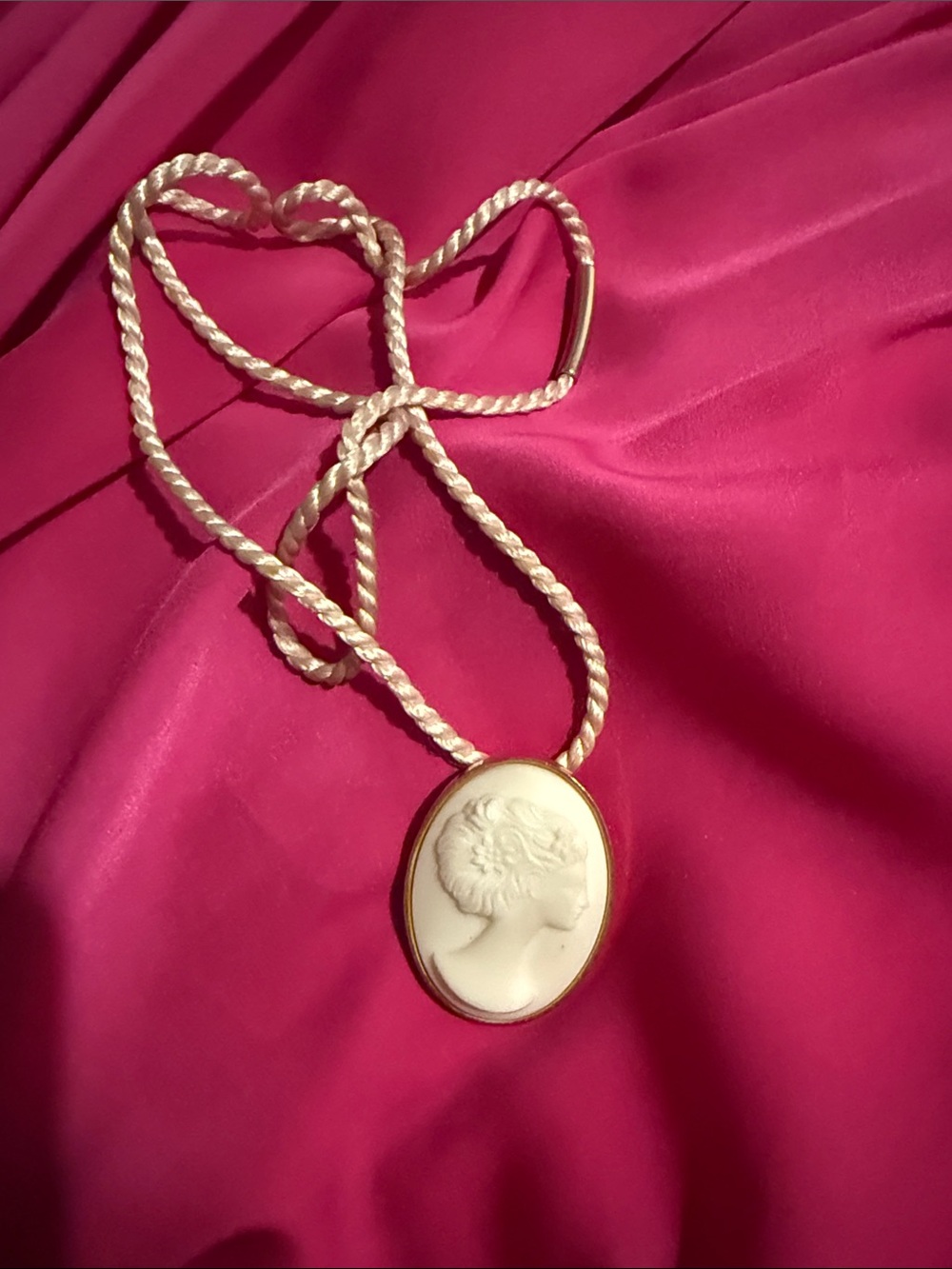 Nina Ricci Signed  Paris Vintage Cameo Pendant Necklace